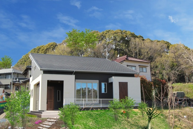 小幡建設【夫婦で暮らす、間取り、平屋】色味はHPを参考にしながら、素材、模様を一つ一つ吟味した外観