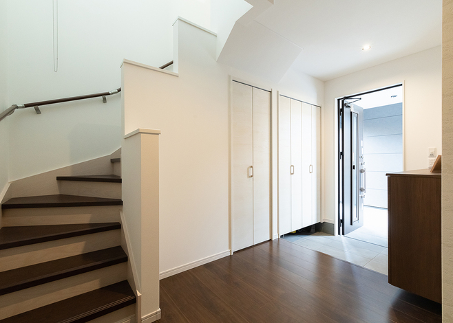 玄関ホールと階段