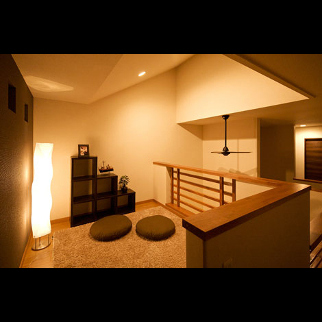 奥様の夢を叶えた豪華なアイランドキッチンはK邸のシンボル