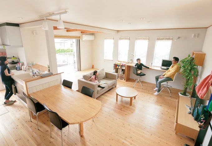 甲静ハウジング【子育て、収納力、自然素材】