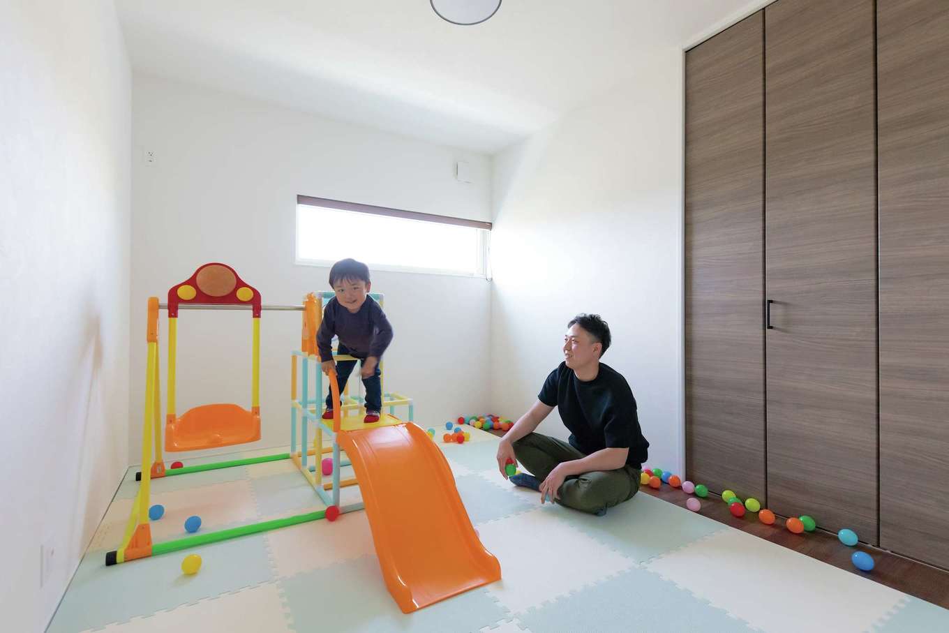 幹工務店【デザイン住宅、ペット、ガレージ】子ども部屋は６畳ずつ2部屋設け、開口部によって明るさも十分に確保した