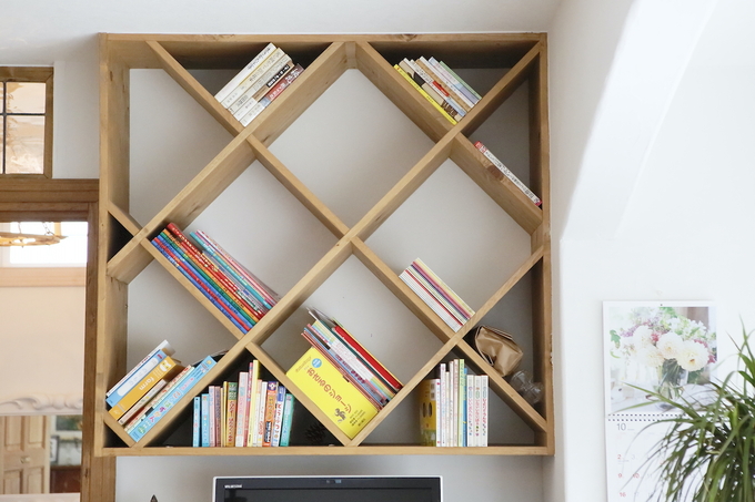 無造作に置くだけで絵になる本棚
