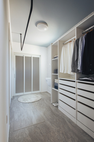 ランドリールームを兼ねた脱衣室