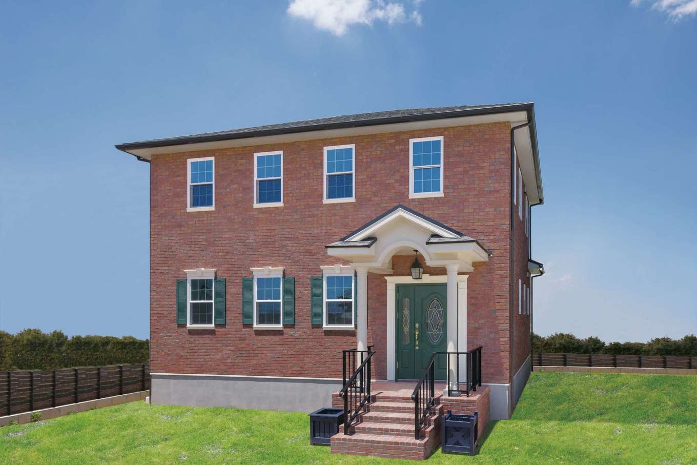 セルコホーム浜松（オバタケイ）【デザイン住宅、輸入住宅、インテリア】総北米レンガの外観に白いコラム柱とアイアン手すり、フォレストグリ－ンの飾り雨戸が映える。レンガはメンテナンスフリ－で経年美を楽しめ、「ブリキットシステム」施工で耐震性も向上。通常より30cm高い基礎を採用し、地震や洪水などの災害にも強い