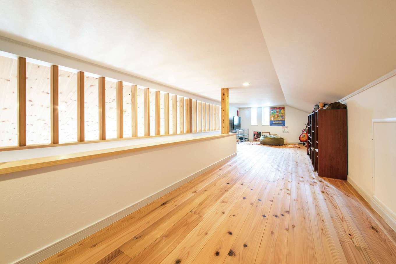 水田建設【デザイン住宅、省エネ、平屋】勾配天井に設けたロフトは収納やご主人の趣味スペースに利用