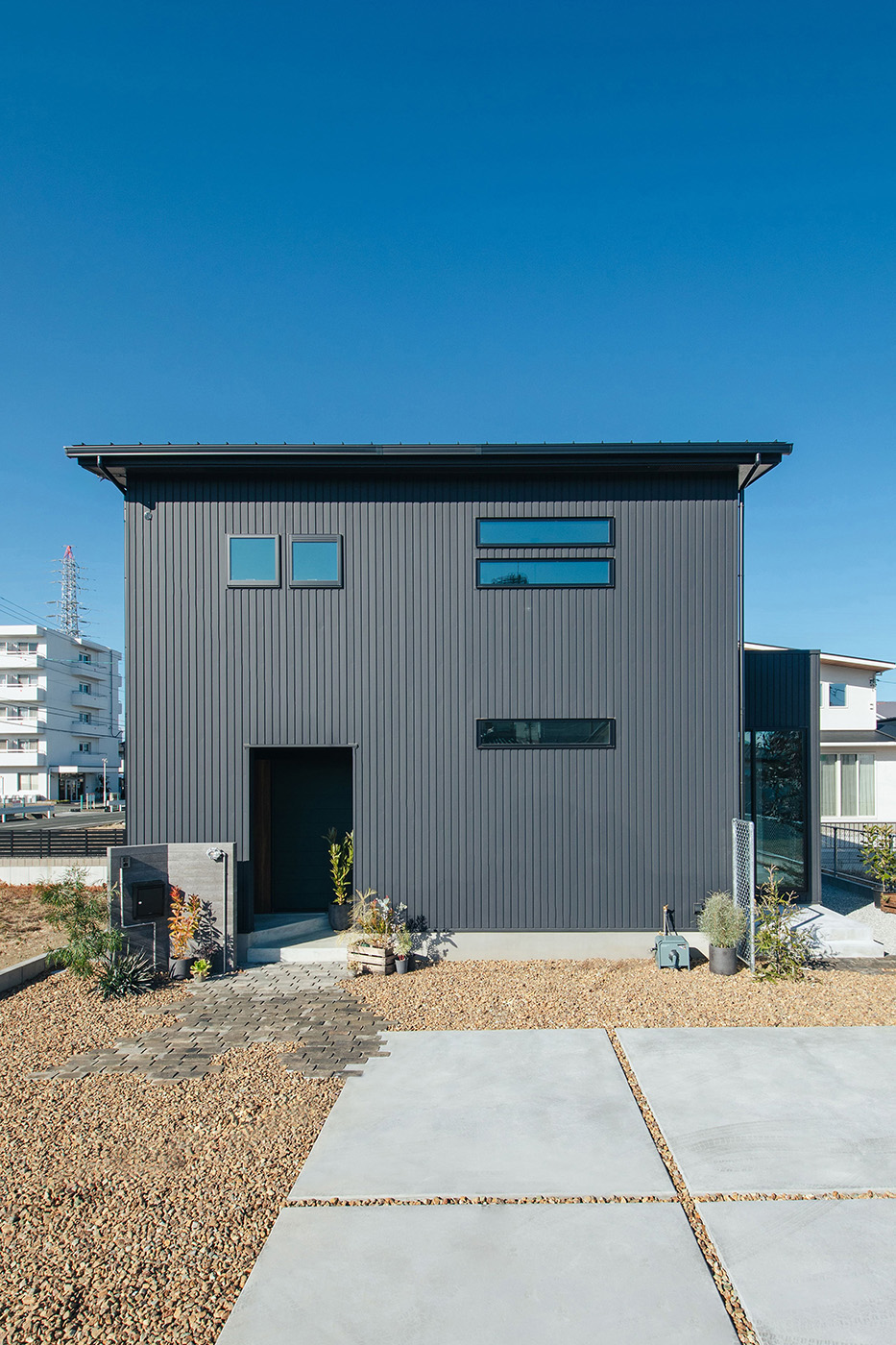 DAITOKU（大得工務店）｜旗竿地をうまく活用し、プライバシーを守りながら、明るく広々と暮らせるデザインを実現した