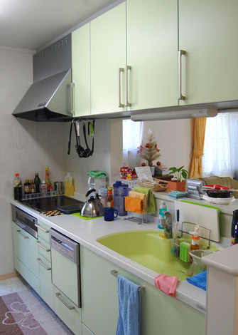 カラフルなキッチンで、毎日のお料理も楽しくできる