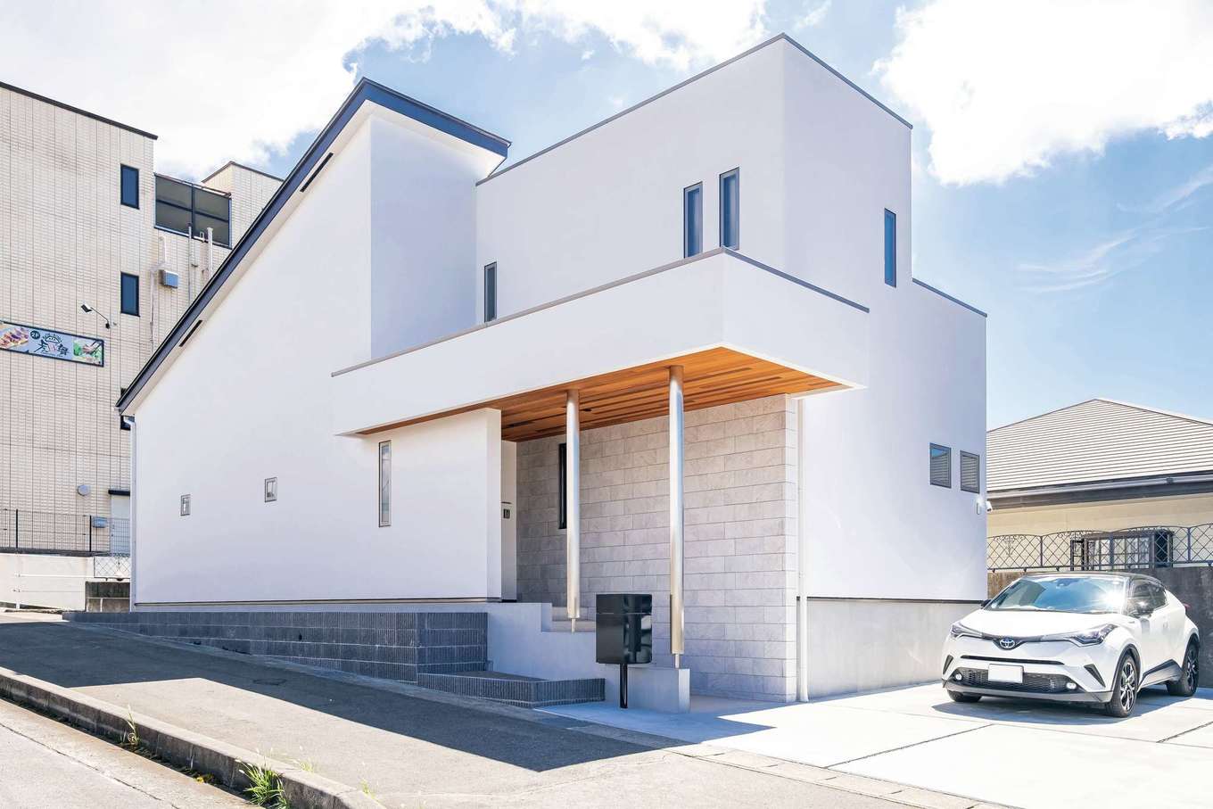 -delphi- デルフィ（藤井建築事務所） 【デザイン住宅、建築家、インテリア】周囲の景観に馴染みながら、さり気なく個性を主張した独創的な外観デザイン