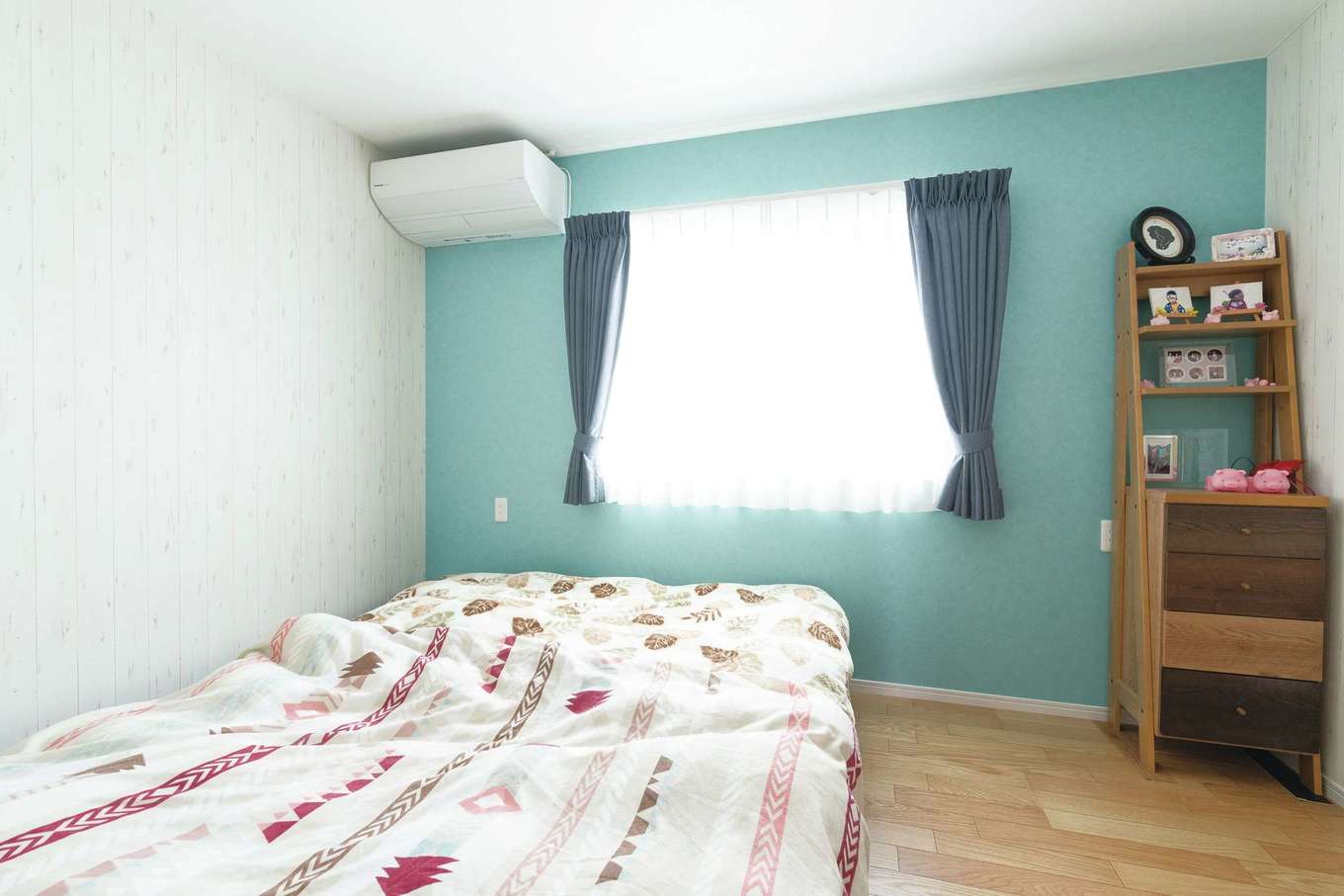 近藤建設工業【子育て、自然素材、平屋】寝室の配色は、出産時にリラックスできた産院を参考にした