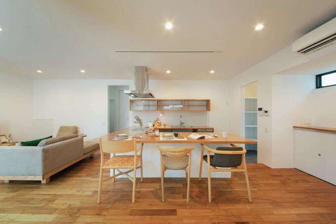 やさしい視線が交差するコの字型キッチンが中心の家｜ ソラマド浜松の