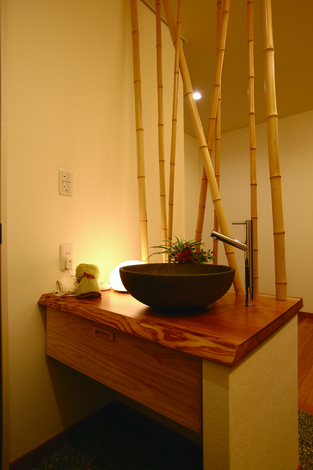 住宅工房 アリアンス｜旅館をイメージした風情ある洗面化粧台でゲストをおもてなし