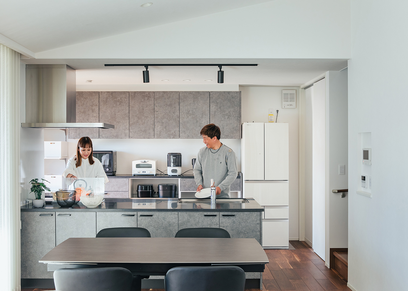 アイ工務店【子育て、間取り、平屋】家族で会話を楽しみながら料理できるオープンキッチン