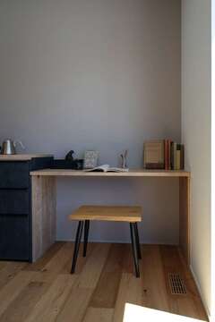 ダイニングにはカウンターデスクを造作。家族の誰もが使いやすい、フレキシブルなスペースに