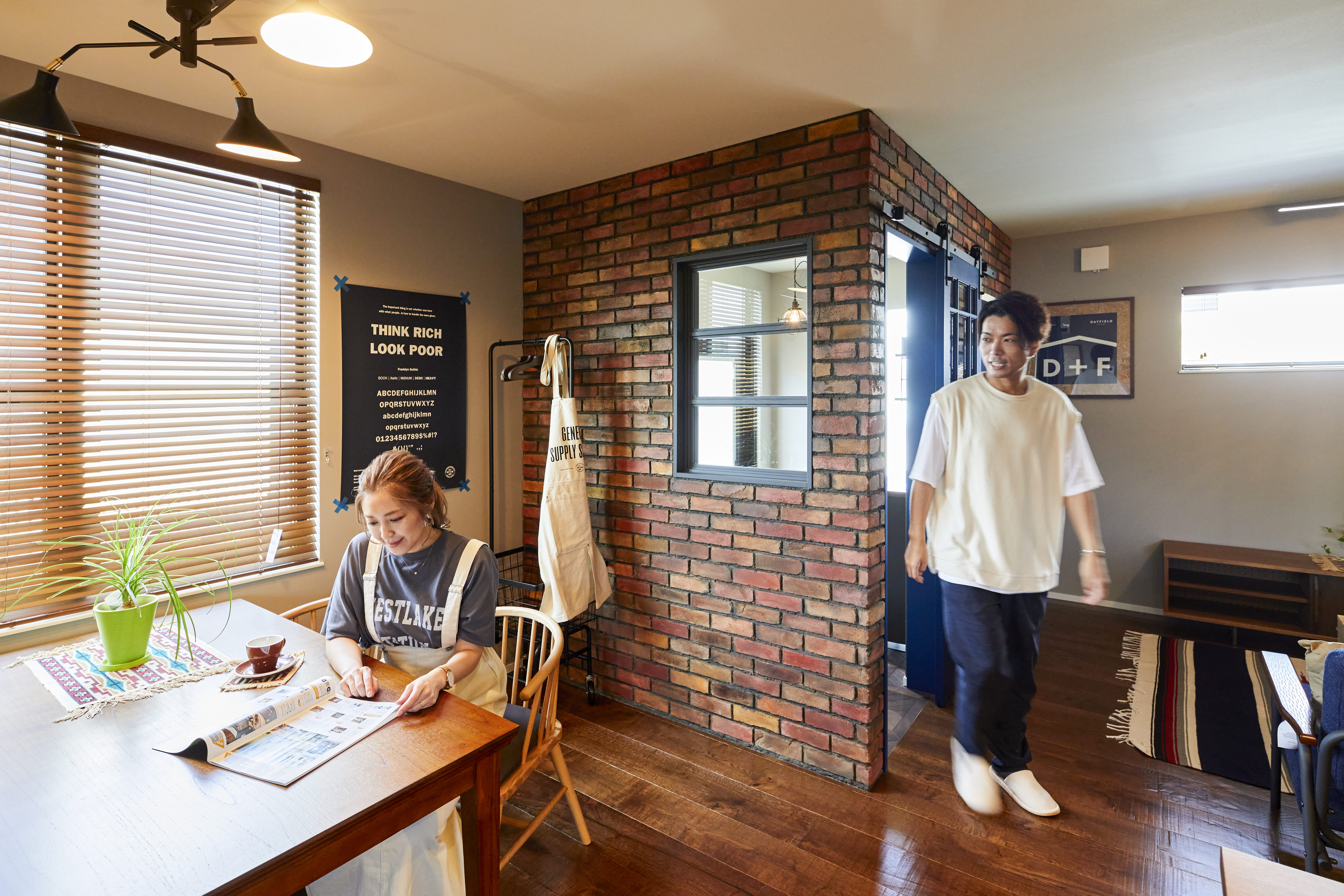 大和建設／BinO西尾南【デザイン住宅、インテリア】LDKから内窓を通じて玄関に視線が抜ける