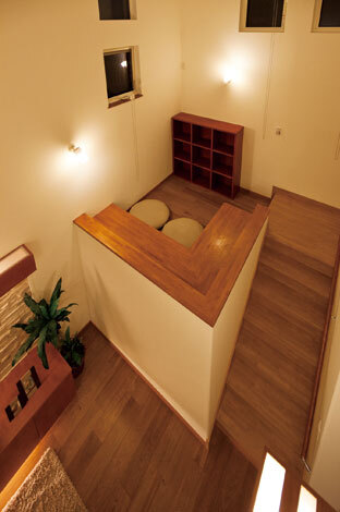 PCコーナーなどに利用できるホビールームは、半階分上がった位置に