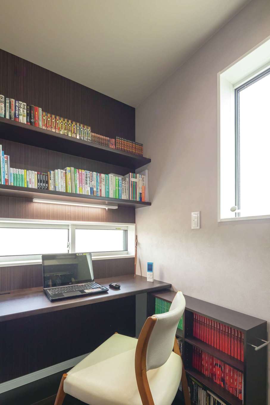 遠州鉄道 遠鉄ホーム【子育て、収納力、間取り】主寝室の6畳のウォークインクローゼット内に設けたご主人の書斎