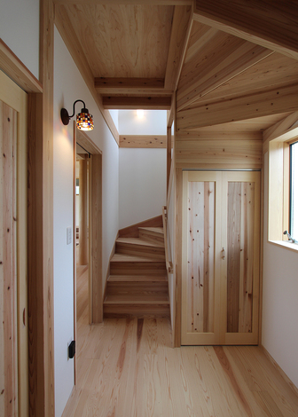 建具や階段はすべて造作