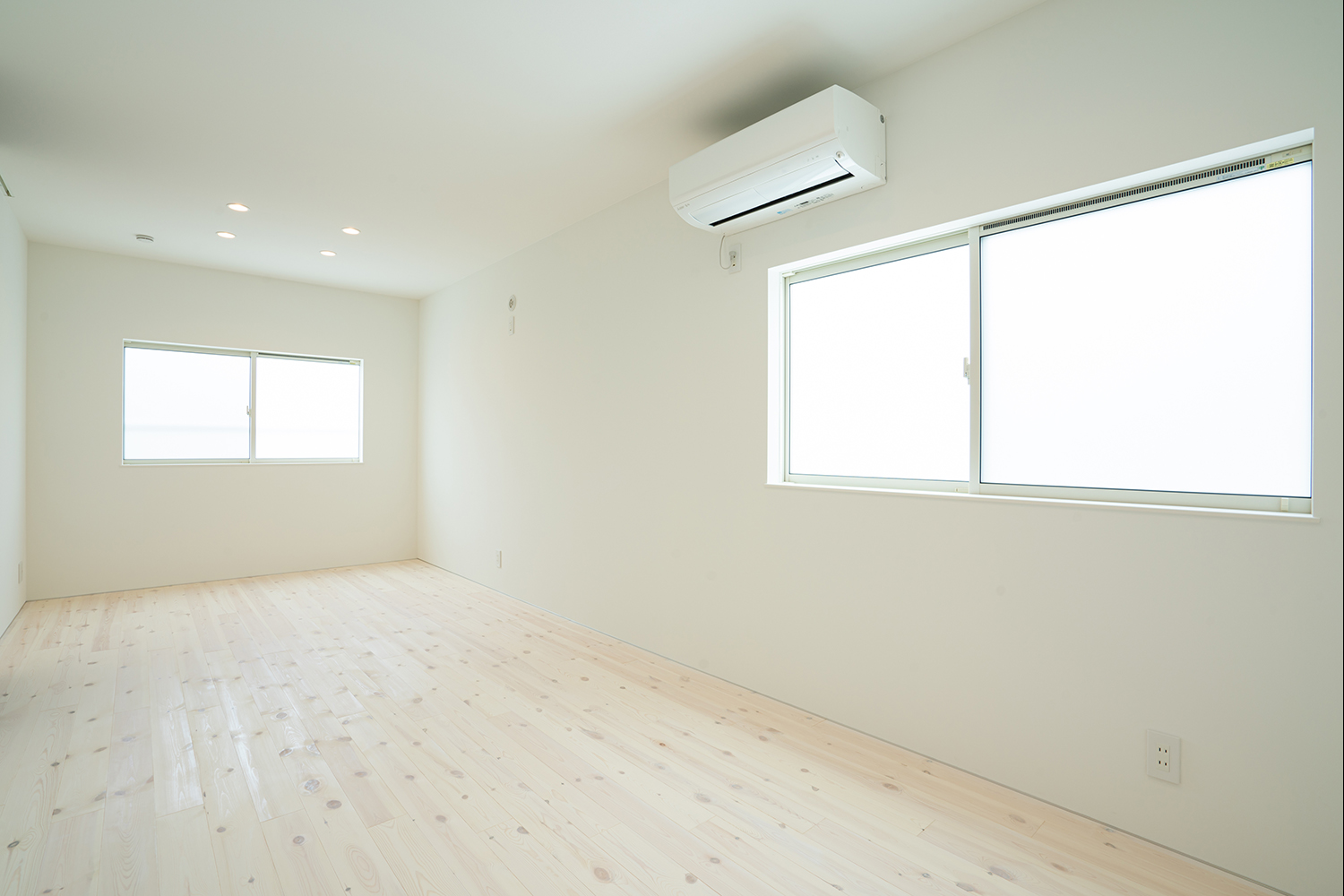 ETERNITY（エタニティ)　SIMPLE NOTE 浜松東【デザイン住宅、建築家、ガレージ】２階の子ども室は極限までシンプルな内装に