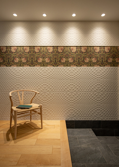 ギャラリーのような美しい玄関ホール