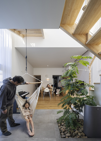 中庭風のリビング