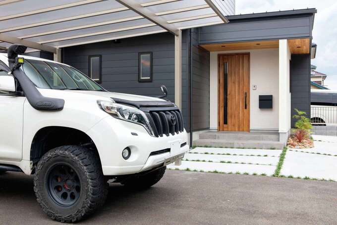 カーポートには趣味のアウトドアで頼りになる愛車が