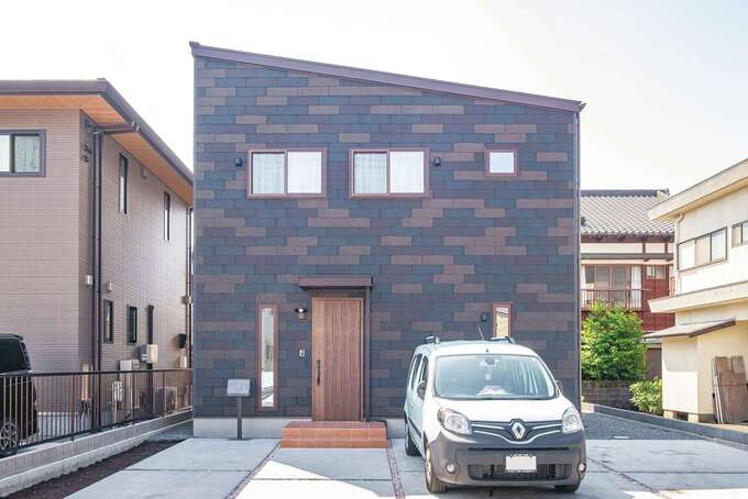 外壁は屋根材を使用。耐久性も魅力