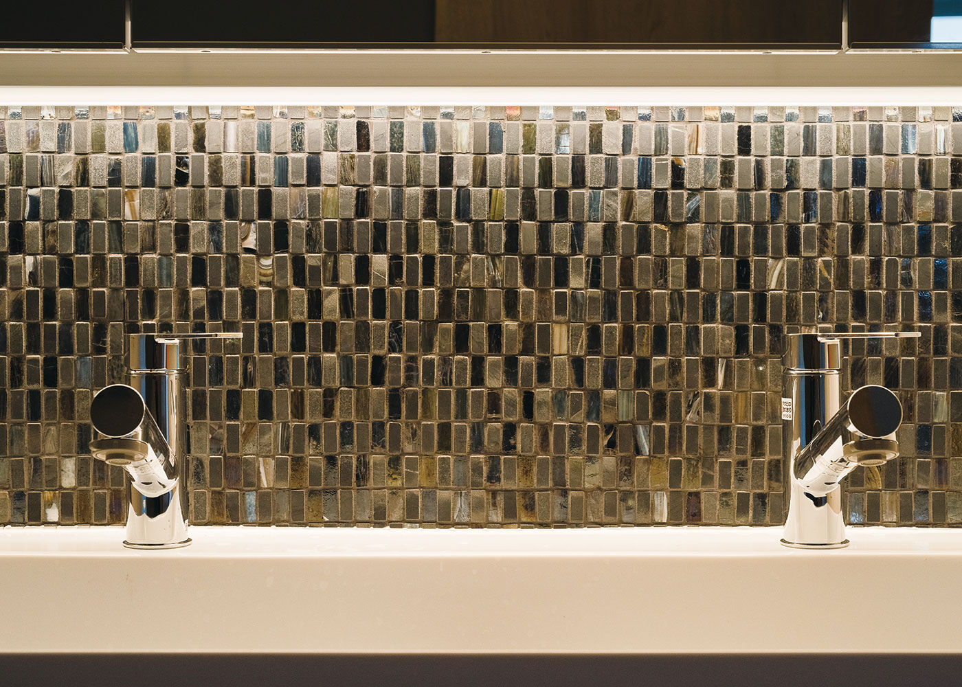 クラフトハウス【デザイン住宅、狭小住宅、建築家】高級感あふれる洗面台