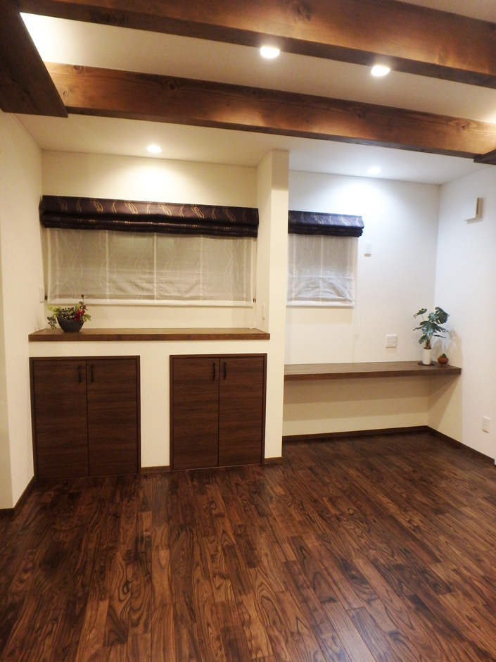 TDホーム静岡西 ウエストンホームズ【和風、自然素材、間取り】ご主人のPCスペースとしてスタディコーナーを造作。幅を収納と合わせる事で無駄のないスペースの使い方となっている