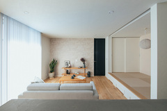 グレーが基調のナチュラルモダンな平屋の家