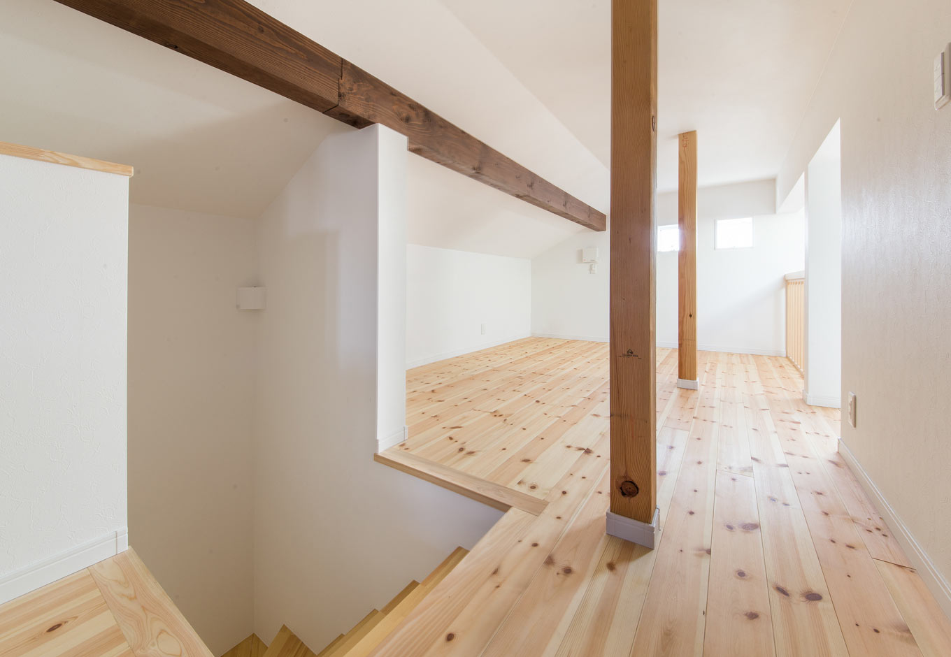 DISTANCE 野本建築【子育て、省エネ、インテリア】階段からも、はしごからもつながる広々なロフト