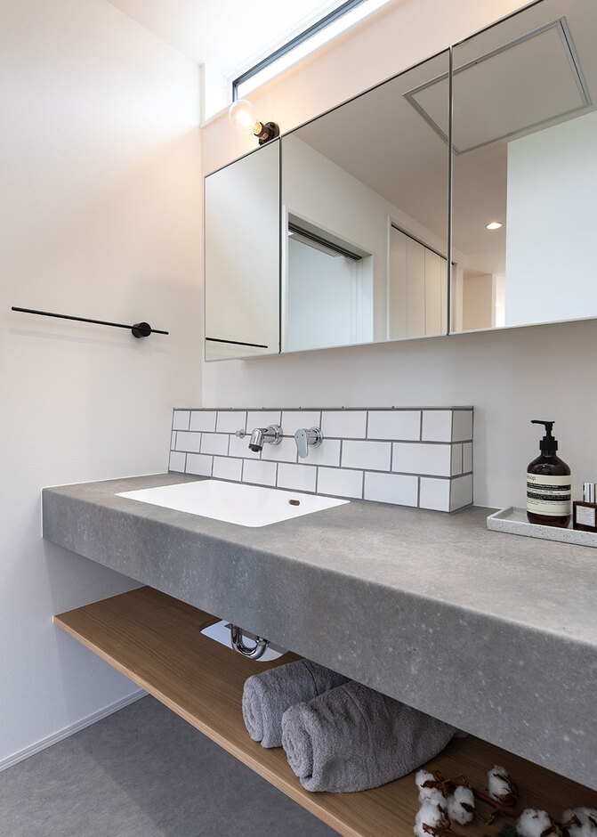 ホテルライクな広い洗面で家族が増えても安心