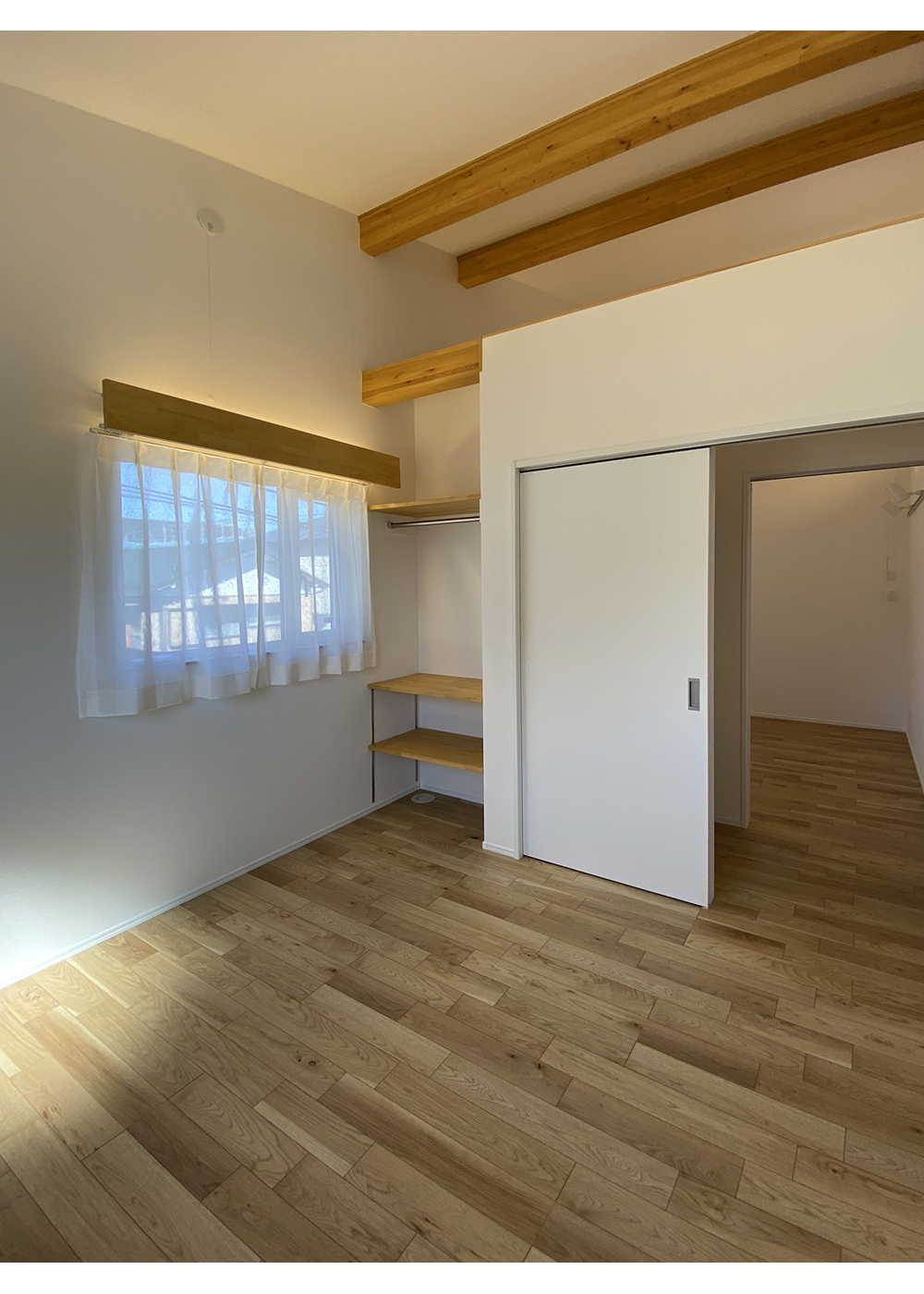 ainoa.life くらはし建築【省エネ、平屋、収納力】２つの子ども部屋。天井部分は開放されていて空間がつながっている