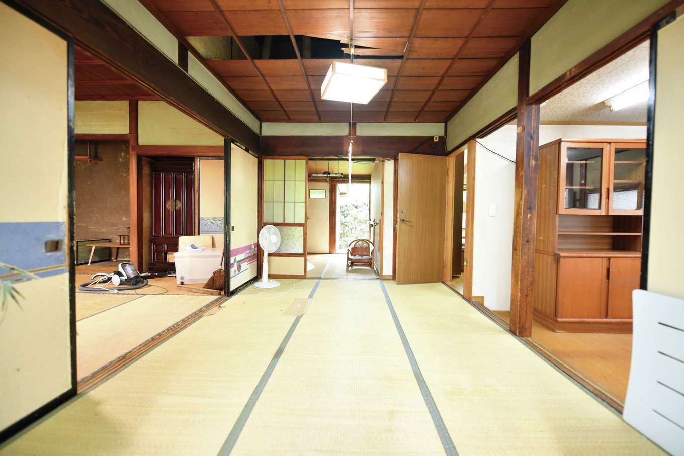 築60年の旧家は、天井裏に倉庫代わりの大空間を備えた、「あまや」と呼ばれる農家ならではの建物
