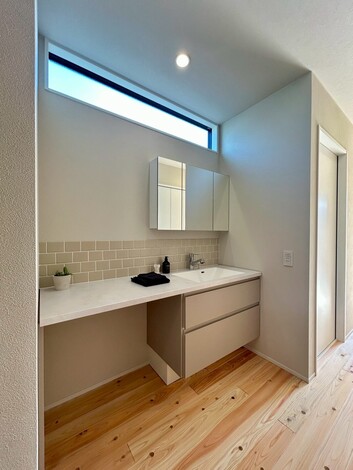 玄関から直通できる洗面台