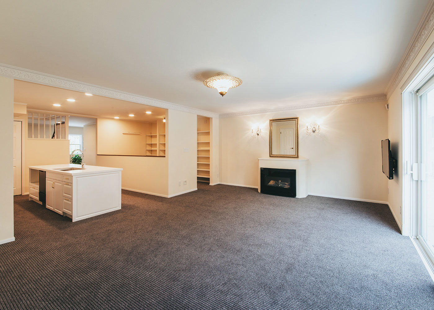 セルコホーム浜松（オバタケイ）【デザイン住宅、輸入住宅、間取り】26畳のLDK一面には、英国産羊毛を使用したウィルトン織りのカーペットを敷き詰めた