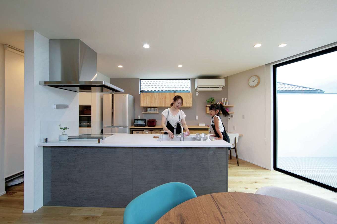 TENアーキテクツ 一級建築士事務所【デザイン住宅、子育て、建築家】家事効率を高める2WAYのオープンキッチン