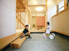 自然素材の家を、子育て世代の手の届く価格で