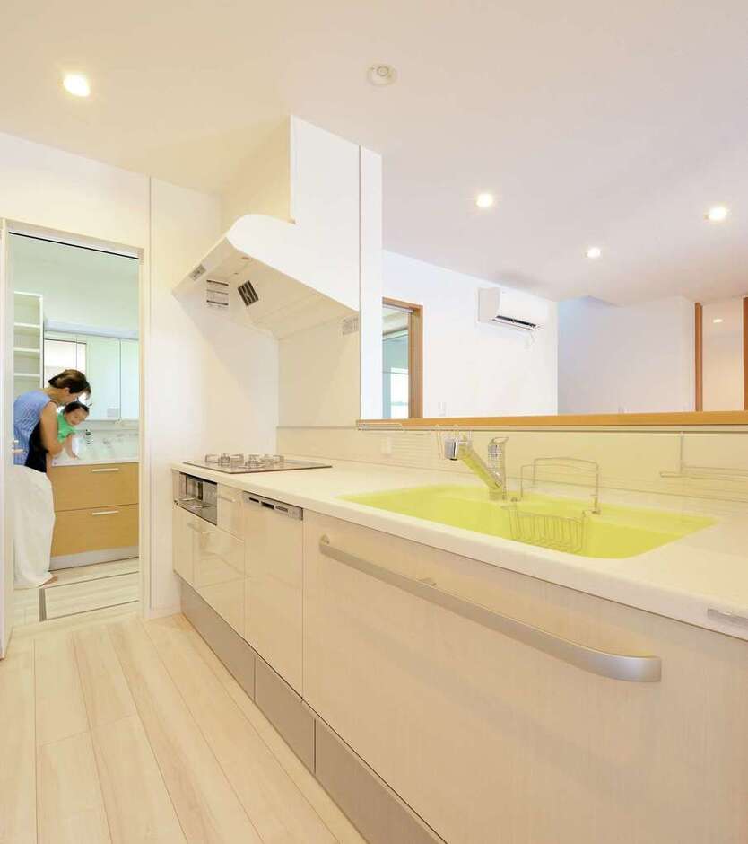 キッチンと洗面脱衣室が直結する便利な間取り