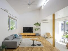 土間が庭とつなぐ、家族で過ごす開放の平屋
