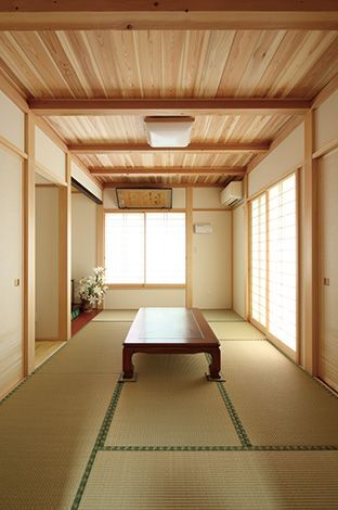 リビングとバリアフリーでつなげた和室。ここからも庭を眺める事ができる