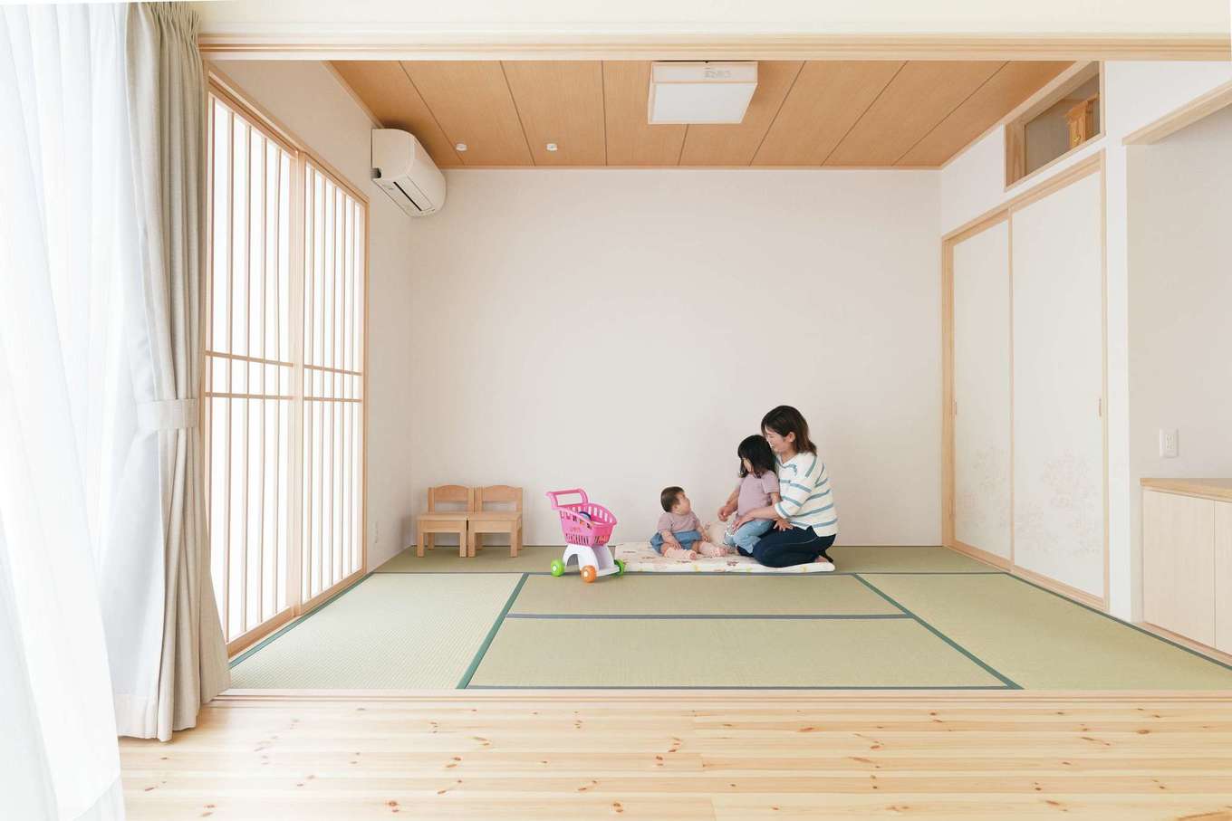 近藤建設工業【子育て、自然素材、平屋】マルチに活躍する和室をプラスしてリビングを拡張