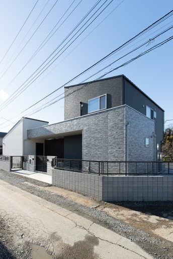 パナソニックビルダーズグループ　エステート住宅産業｜シンプルなデザインながらも洗練された印象を与えるモダンな外観
