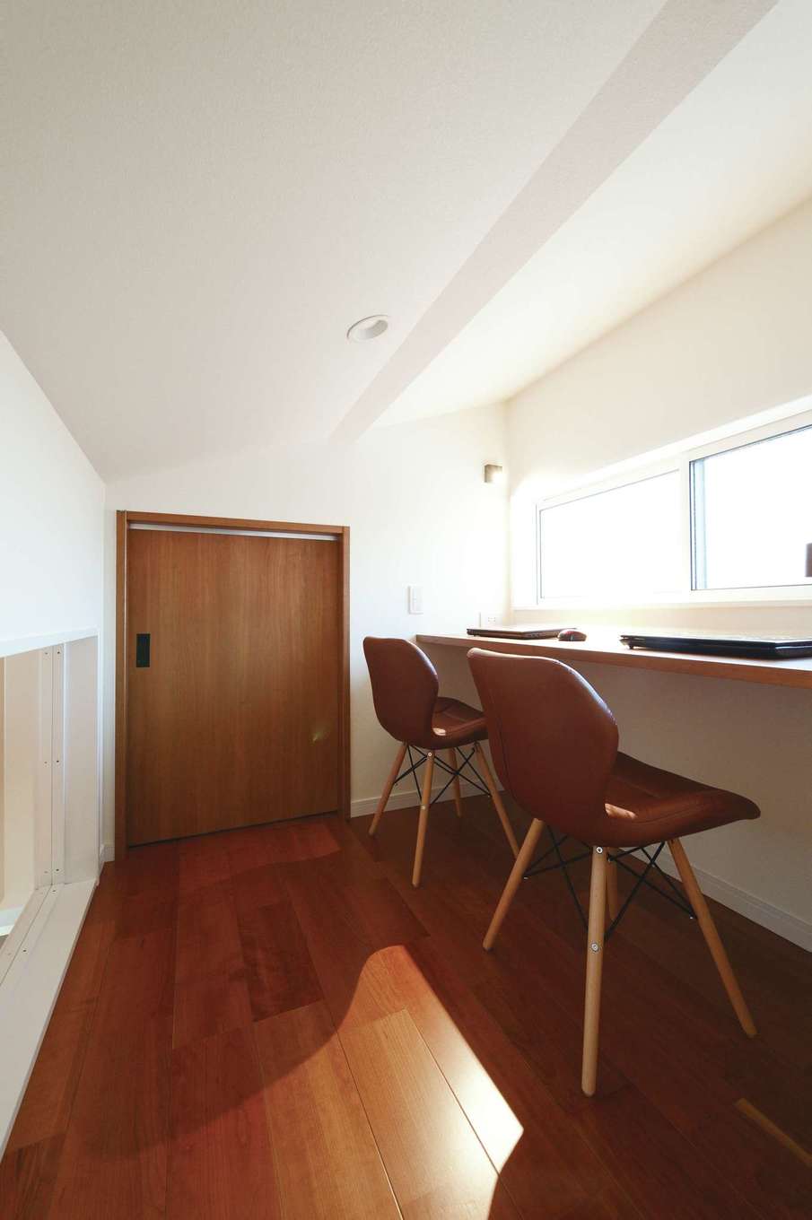 Yamaguchi Design 【デザイン住宅、省エネ、インテリア】2階の間取りや内装はシンプルに！
