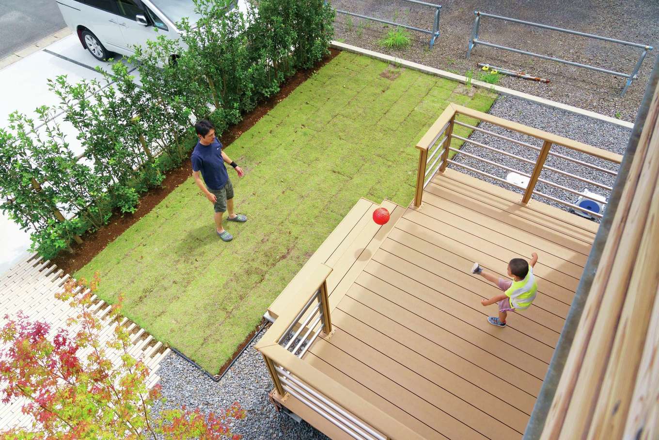 アクトホーム【自然素材、省エネ、間取り】リビングから続く広々としたデッキ
