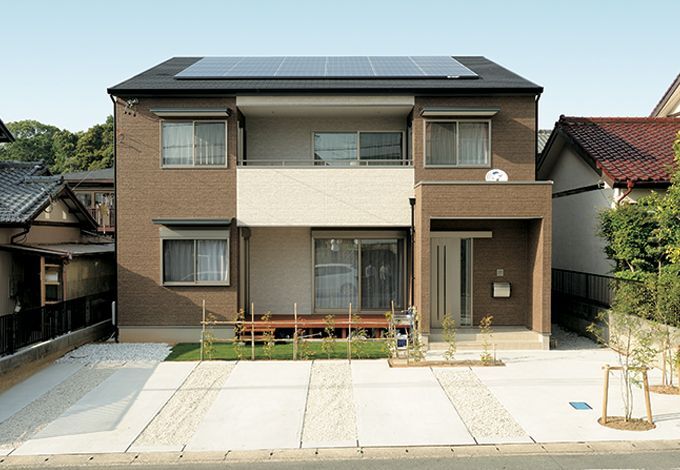 どっしりとした安定感のある外観。太陽発電システム＆HEMSでエコな暮らしを実現