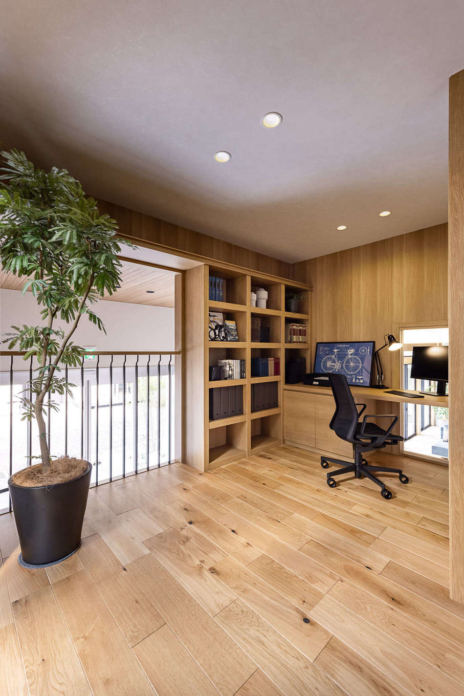 ミサワホーム静岡【三島市松本27-1・モデルハウス】「仕事も自分の時間も、家族との暮らしも楽しみたい」そんなママたちの声から生まれた1.5階のスペース。在宅ワーク用の仕事部屋や趣味・書斎部屋などマルチに使える