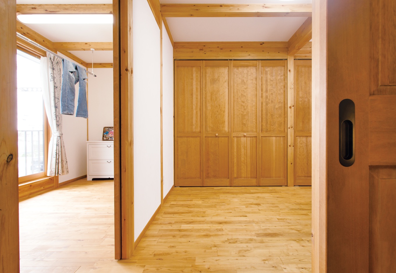 サイエンスホーム【趣味、省エネ、間取り】寝室にウォークインクローゼットは造らず、代わりに洗濯物を干すユーティリティスペースを設けた