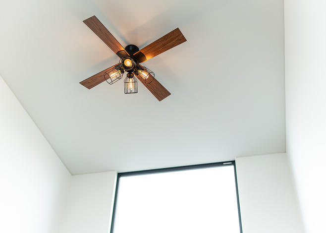 吹抜けのFIXとシーリングファン