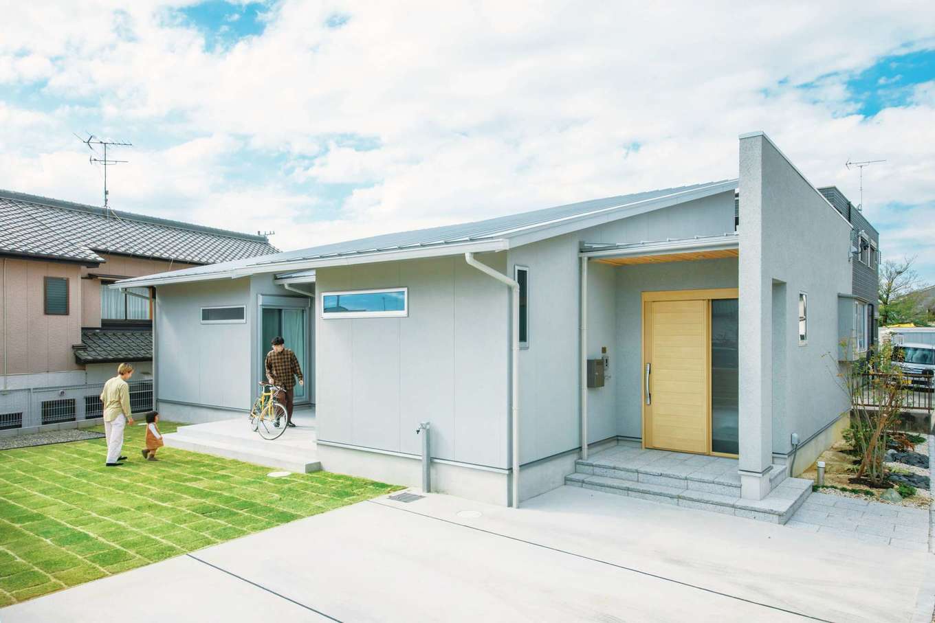 丸洋建設 ハウスオブハウス【和風、間取り、平屋】シルバーの屋根とグレーの塗り壁がおしゃれな平屋の外観