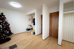 明るく広々とした子ども部屋。
オープンクローゼットは整理整頓をサポートしてくれます。